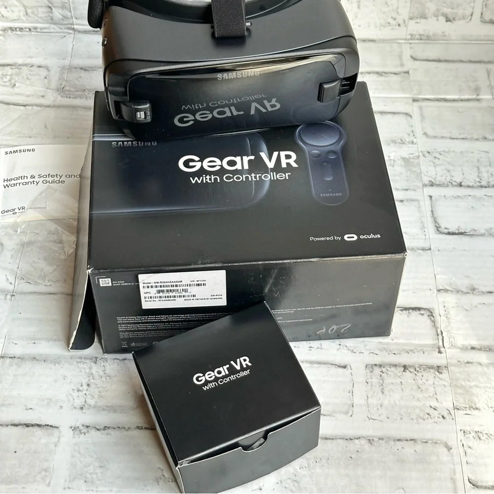 Samsung Gear VR with Controller - Black